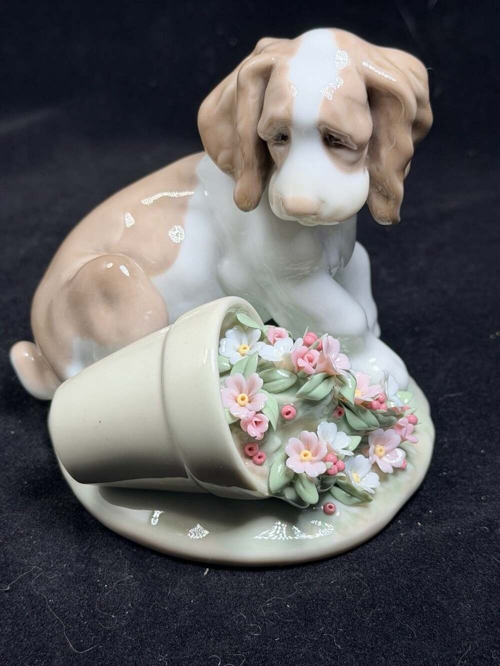 Lladro Porcelain Figurine It Wasn’t Me #7672 Dog with Flower Pot Retired